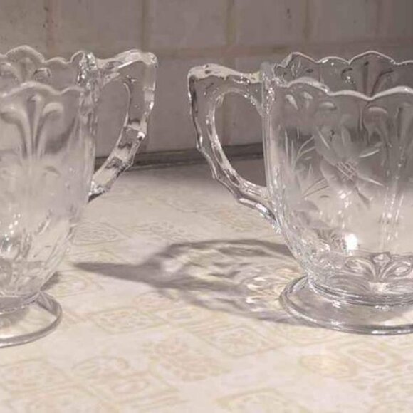 Vintage Etched Flower Glass Sugar Bowl and Creamer Pitcher Set - Picture 4 of 7